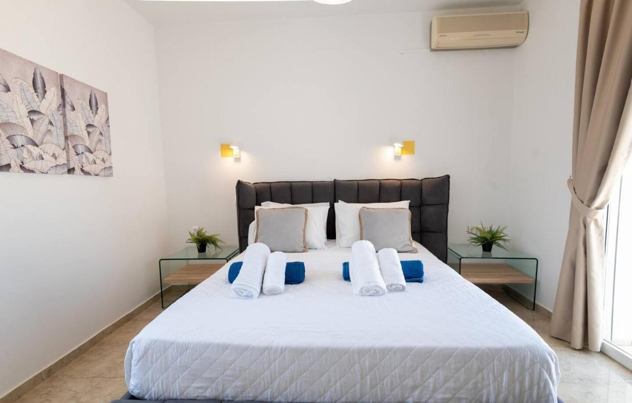 Santo Villa, A Riveting Group Sanctuary! Villa Paralia Kourna