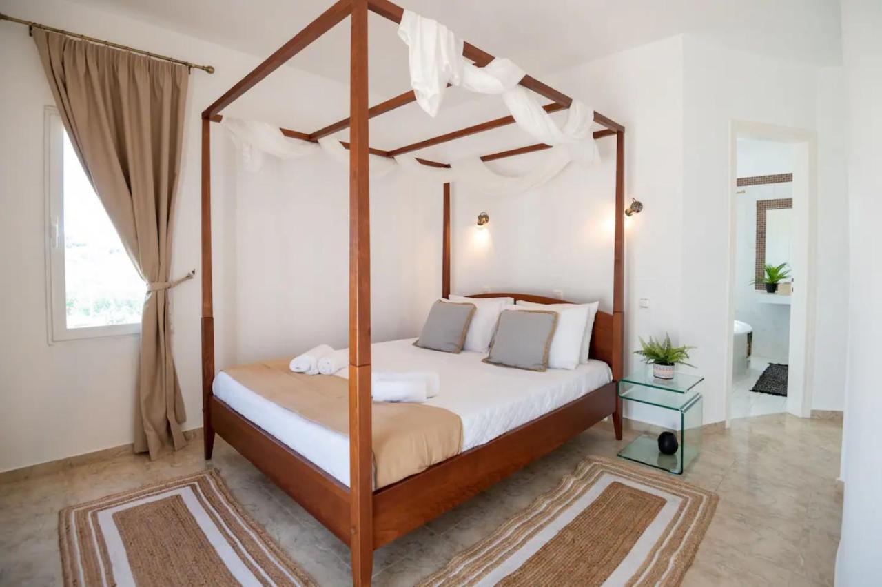 Santo Villa, A Riveting Group Sanctuary! * Paralia Kourna