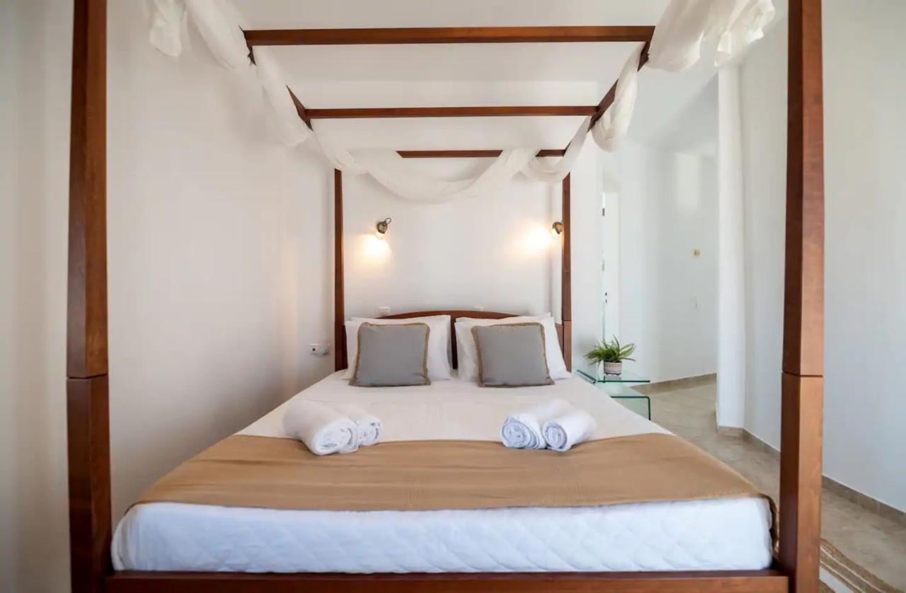 Villa Santo Villa, A Riveting Group Sanctuary!