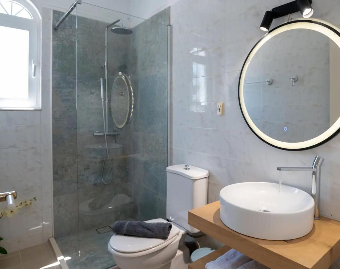 Villa Santo Villa, A Riveting Group Sanctuary! Paralia Kourna