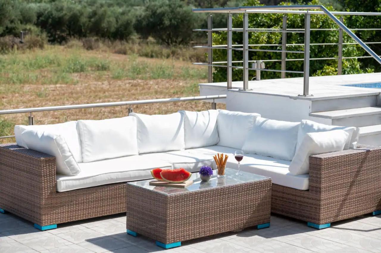 Villa Santo Villa, A Riveting Group Sanctuary! *