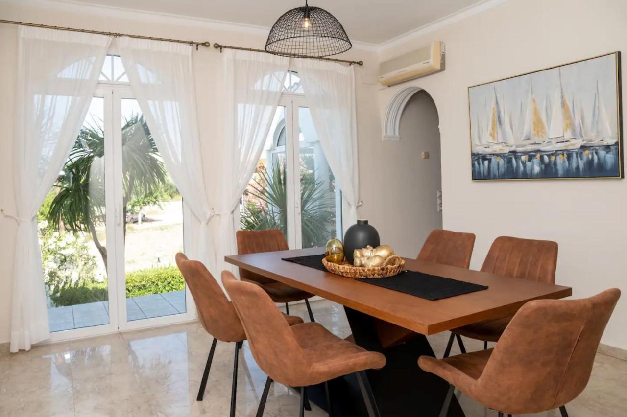 Villa Santo Villa, A Riveting Group Sanctuary! *