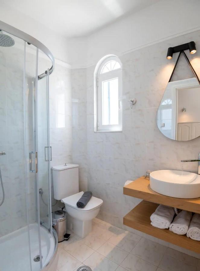 Villa Santo Villa, A Riveting Group Sanctuary!