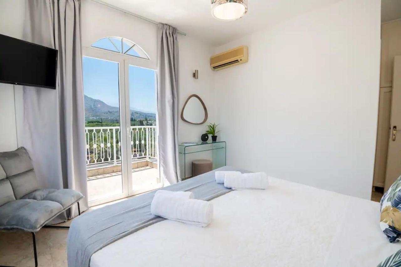 Villa Santo Villa, A Riveting Group Sanctuary! Paralia Kourna