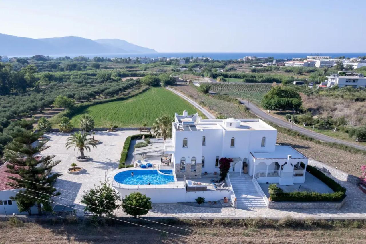 Santo Villa, A Riveting Group Sanctuary! Paralia Kourna