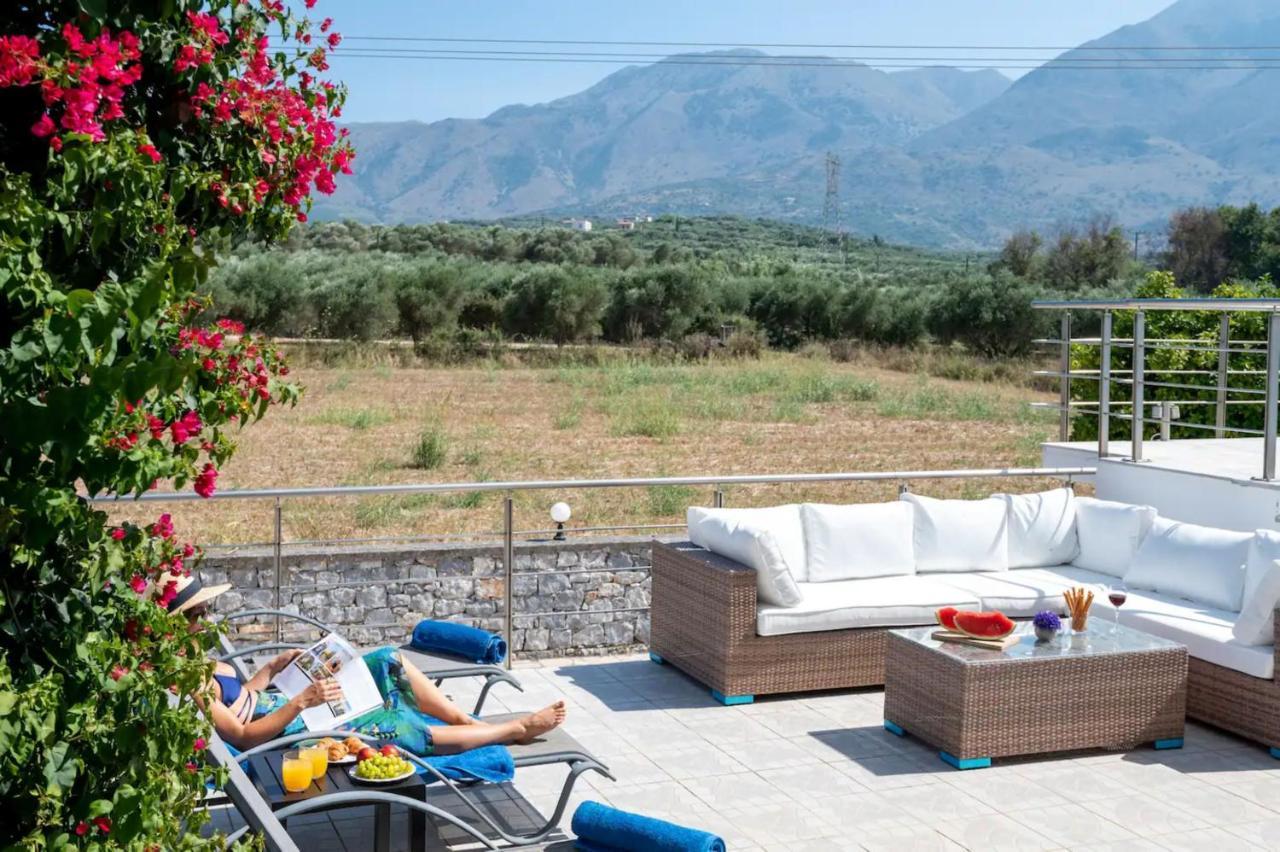 Villa Santo Villa, A Riveting Group Sanctuary! *