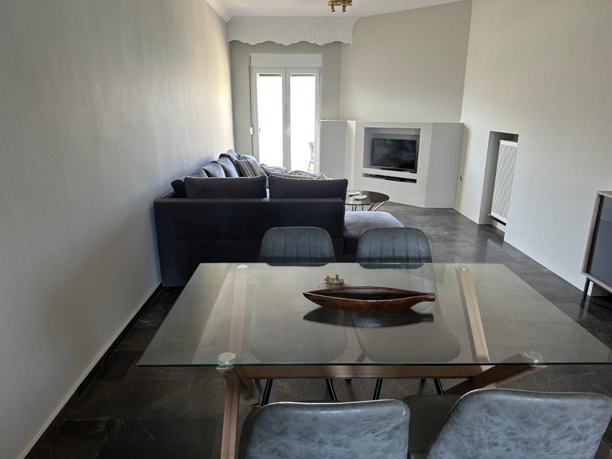 Panoramic Port Penthouse Apartment *