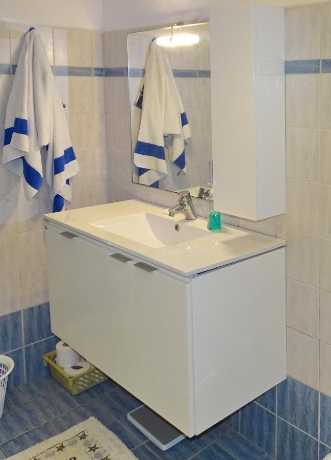 Marchie's Place - Spacious One Bedroom For Rent On Island *