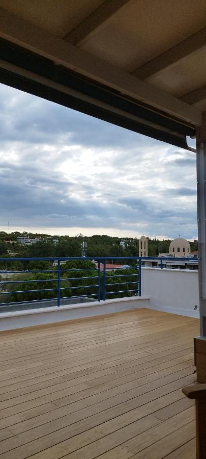 Apartment View In The Bay!