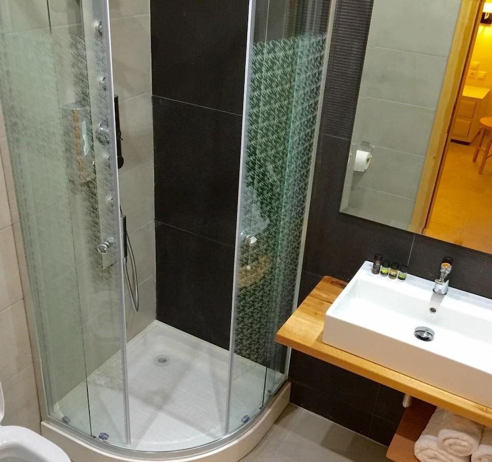 Grand Theoni Boutique & 4*