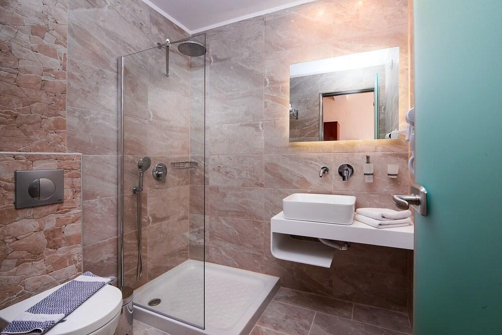 Diamond Hotel