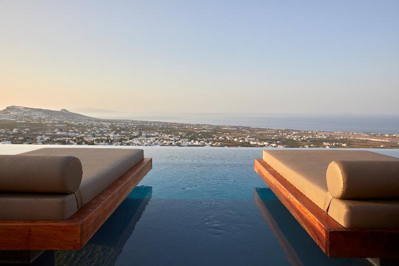 North Santorini - A Luxury 5*