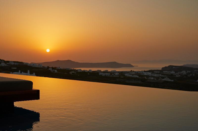 Hotel North Santorini - A Luxury