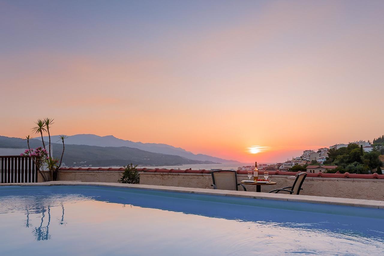 Virginia Hotel Samos Town