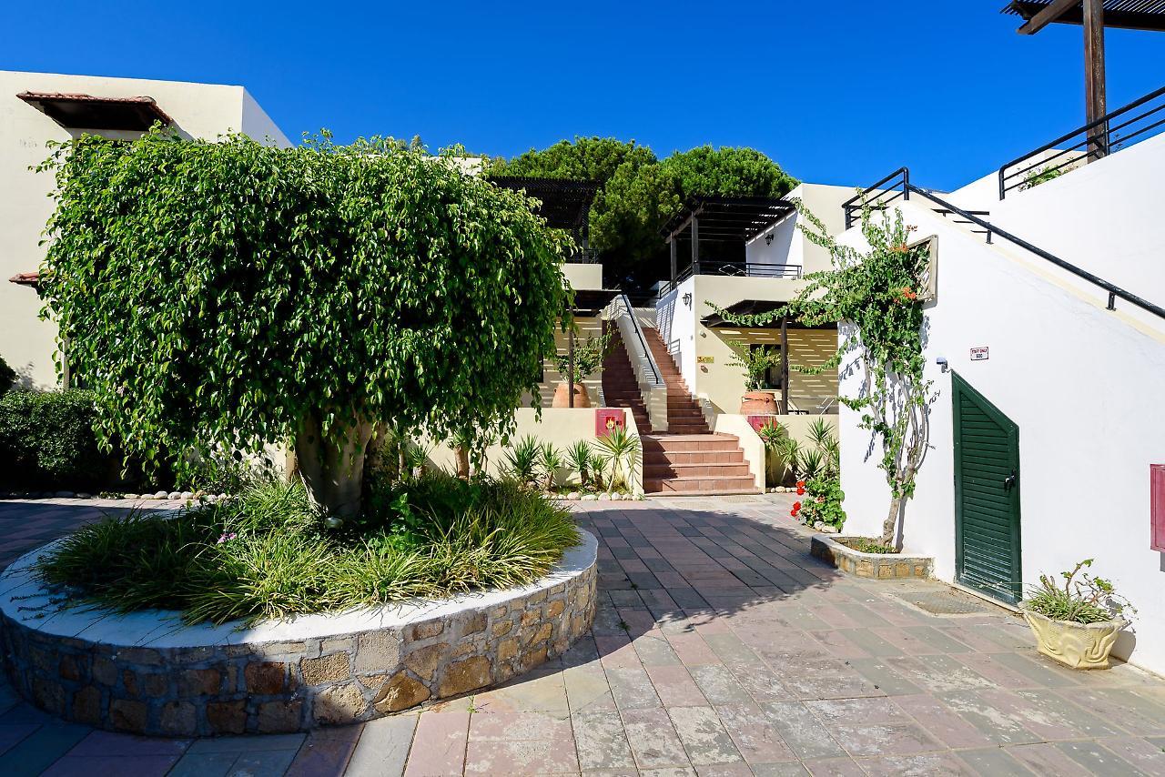 Pefkos Village 3*