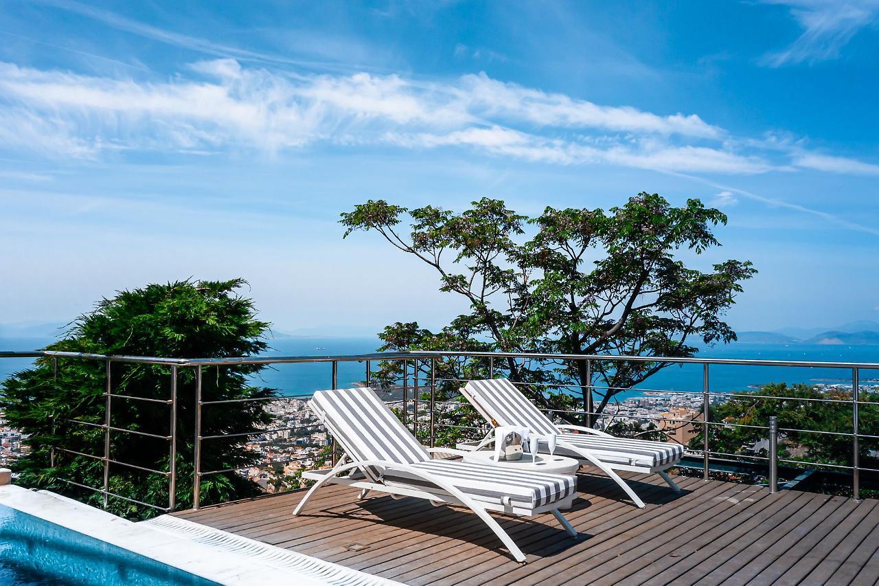 Azure Villa *