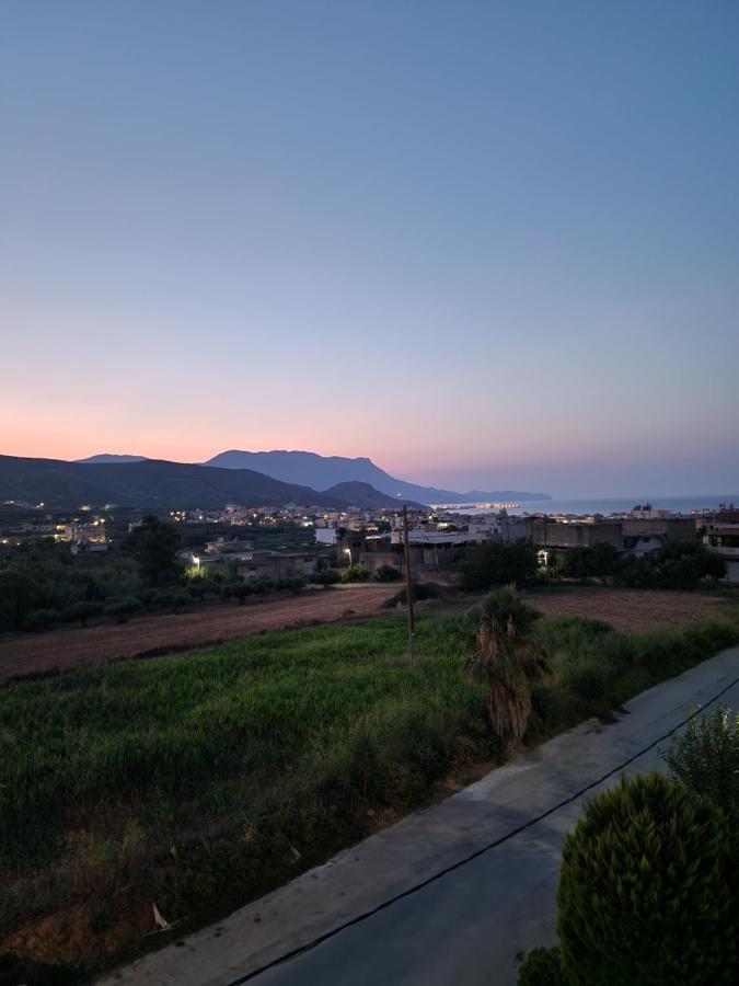 S N G/ View