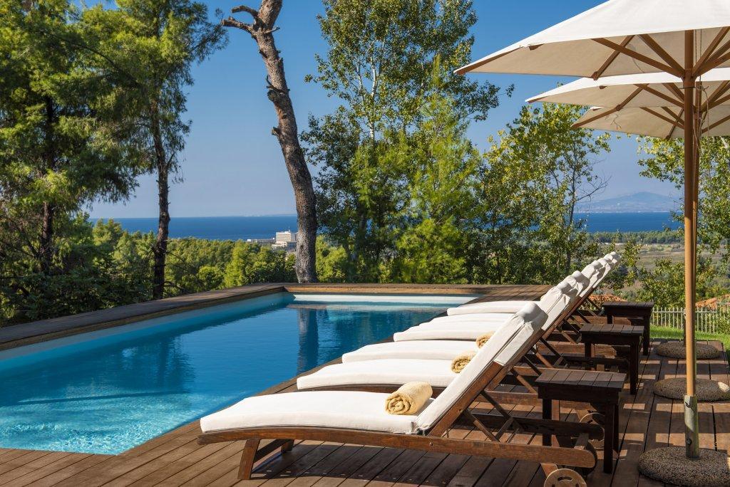 The White At Sani Apartment