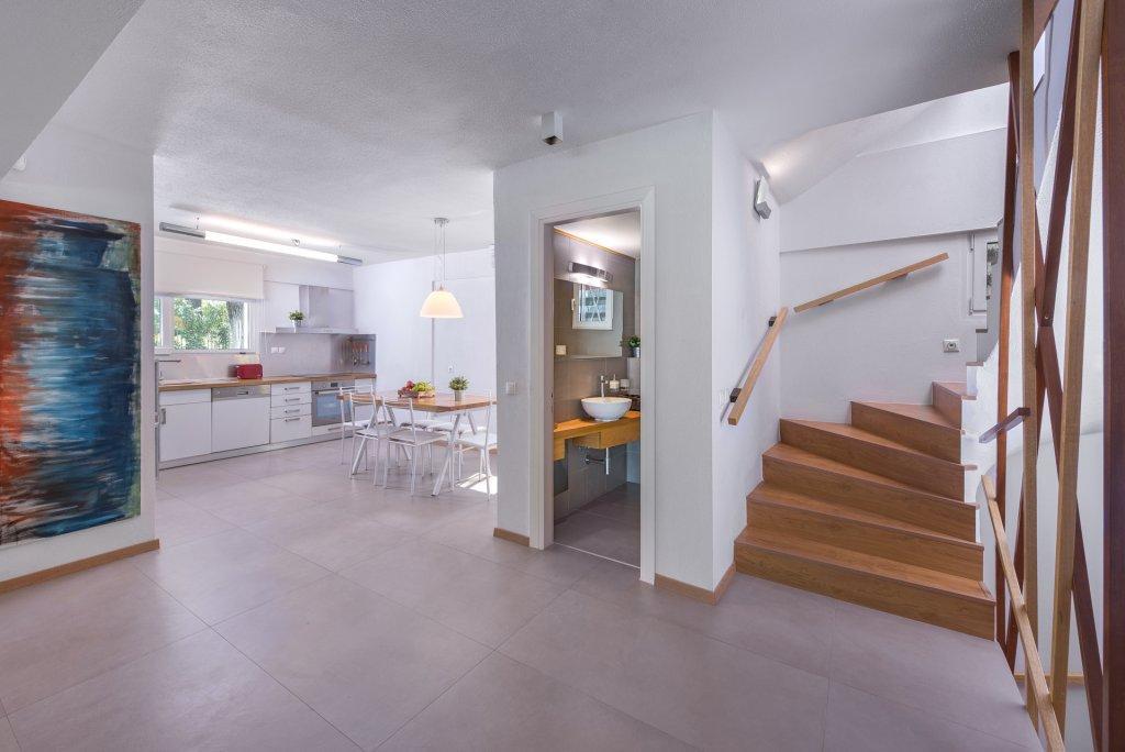 The White At Sani Apartment