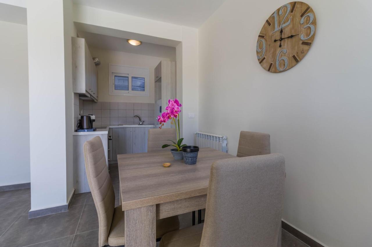 Enchanted Sunlit Retreat * Isthmia