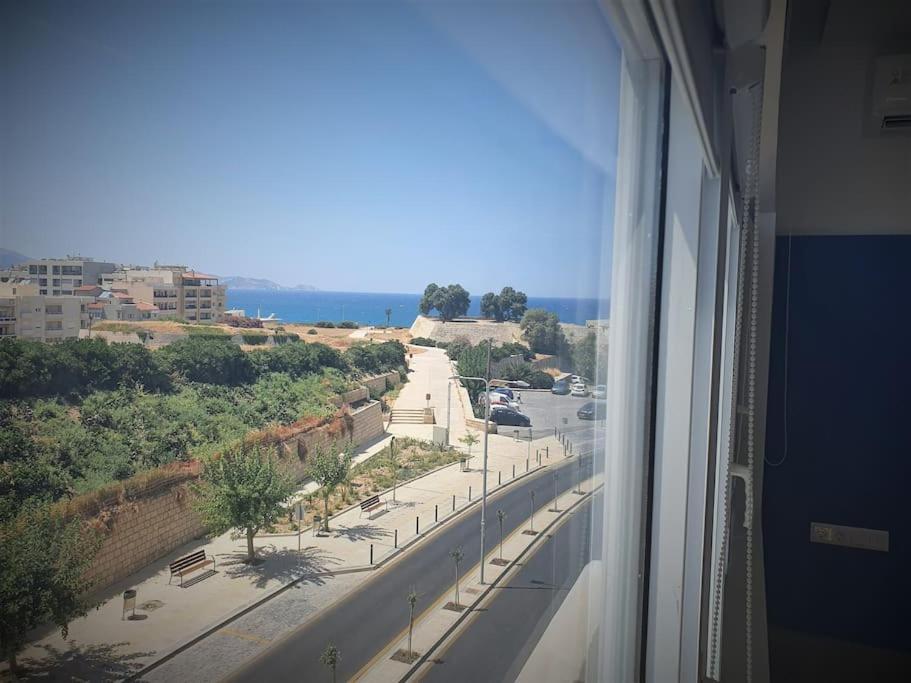 Luxurious With Sea View - Lite Blue Apartment