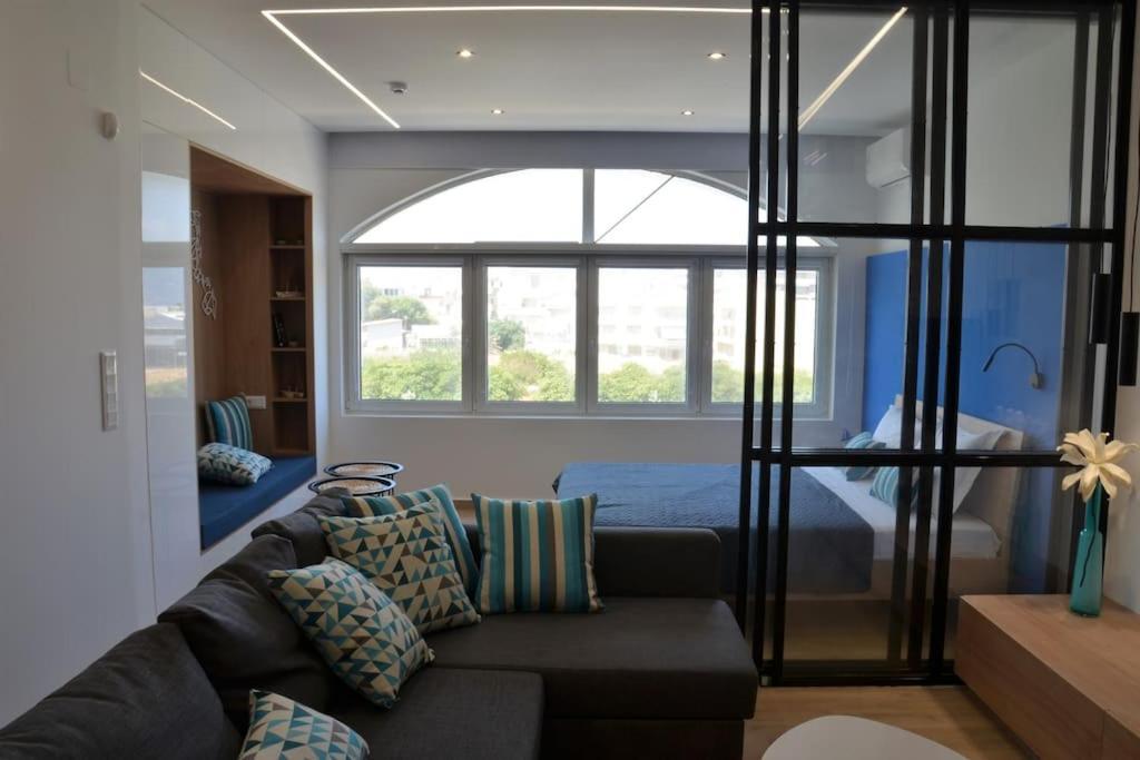 Luxurious With Sea View - Lite Blue Apartment