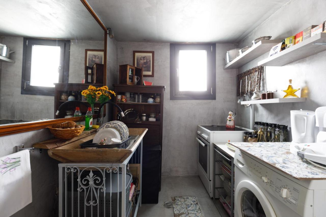 Located Melina 2 Escape * Kalamata