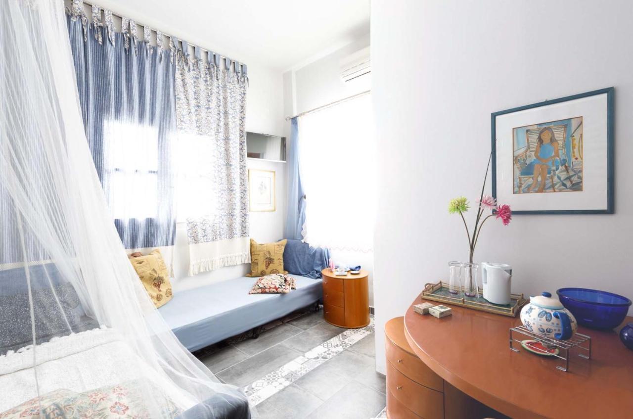 Located Melina 2 Escape Guest house