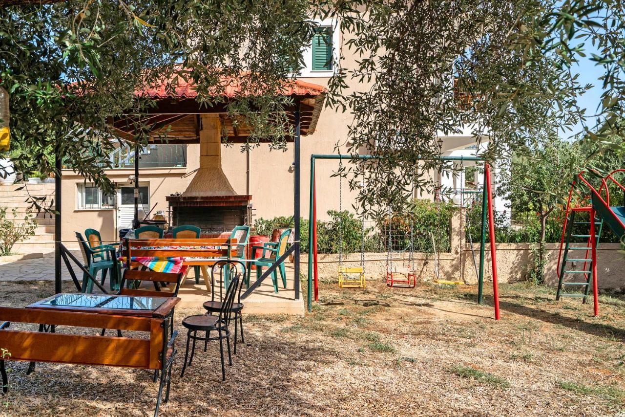 Apartment Daratos 6 *