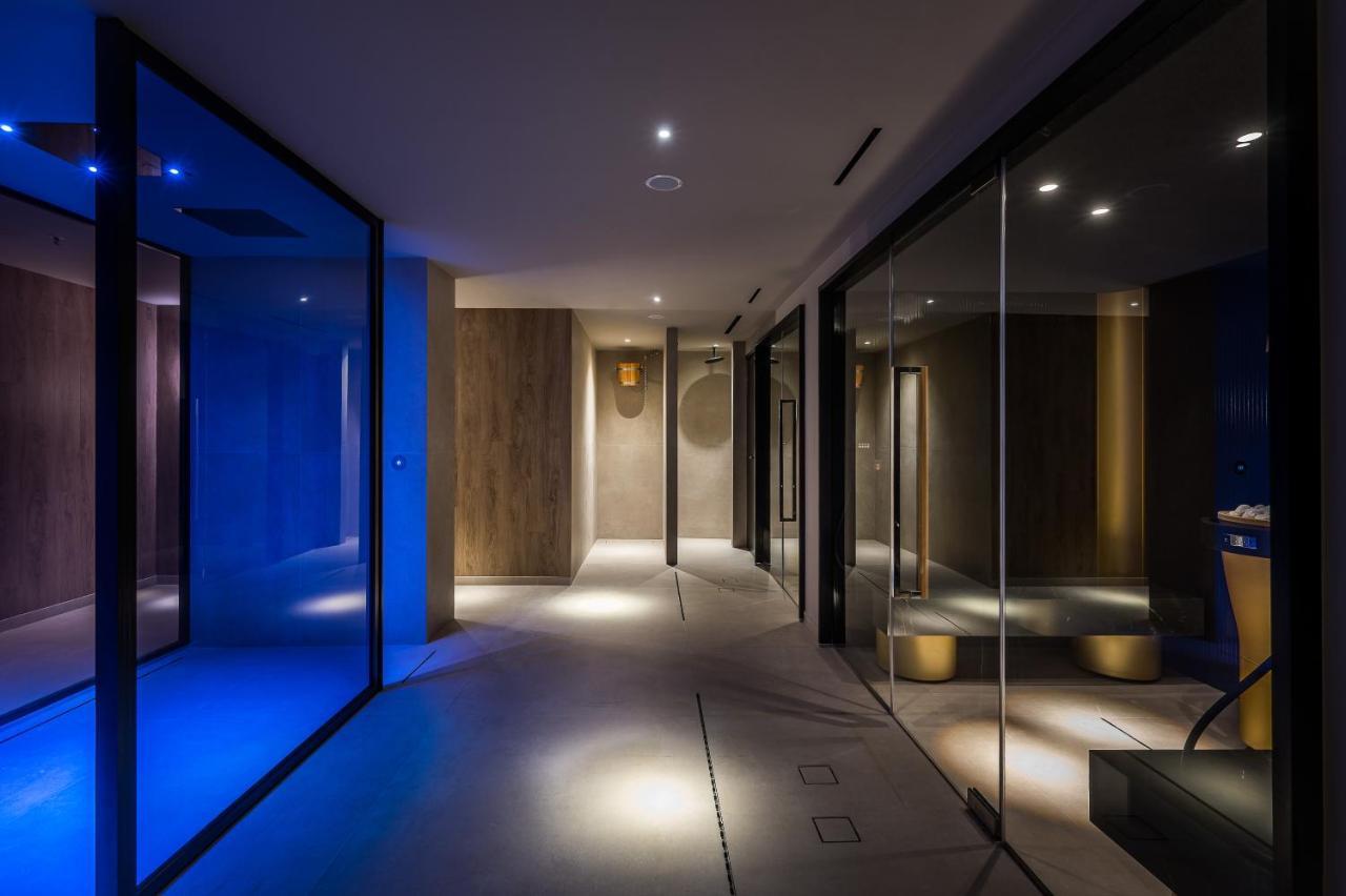 Ethereal White & Hotel Heraklion (Crete)