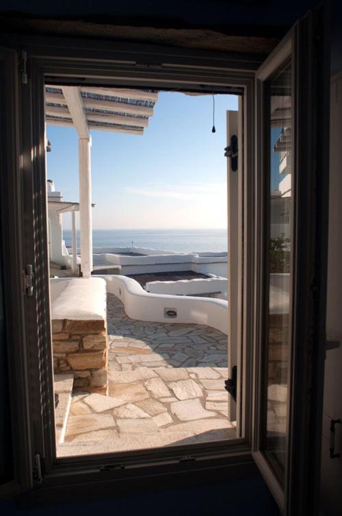Vega * Tinos