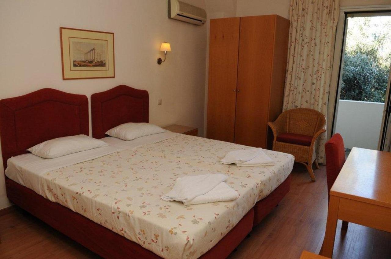 Pantheon Hotel 2*