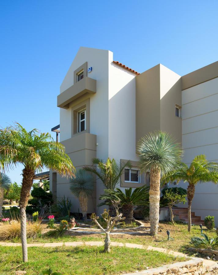 Evergreen Seaside With Private Pool