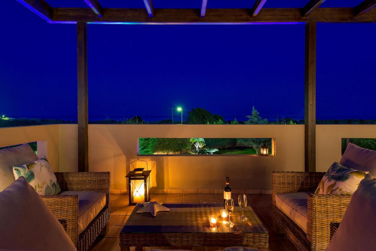 Villa Evergreen Seaside With Private Pool
