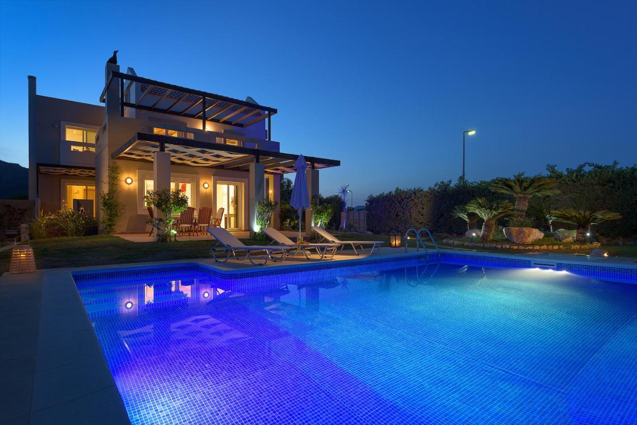 Evergreen Seaside With Private Pool *