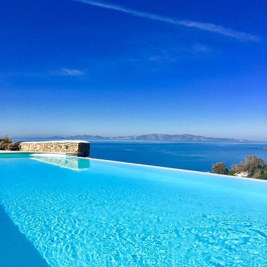 Vega * Tinos
