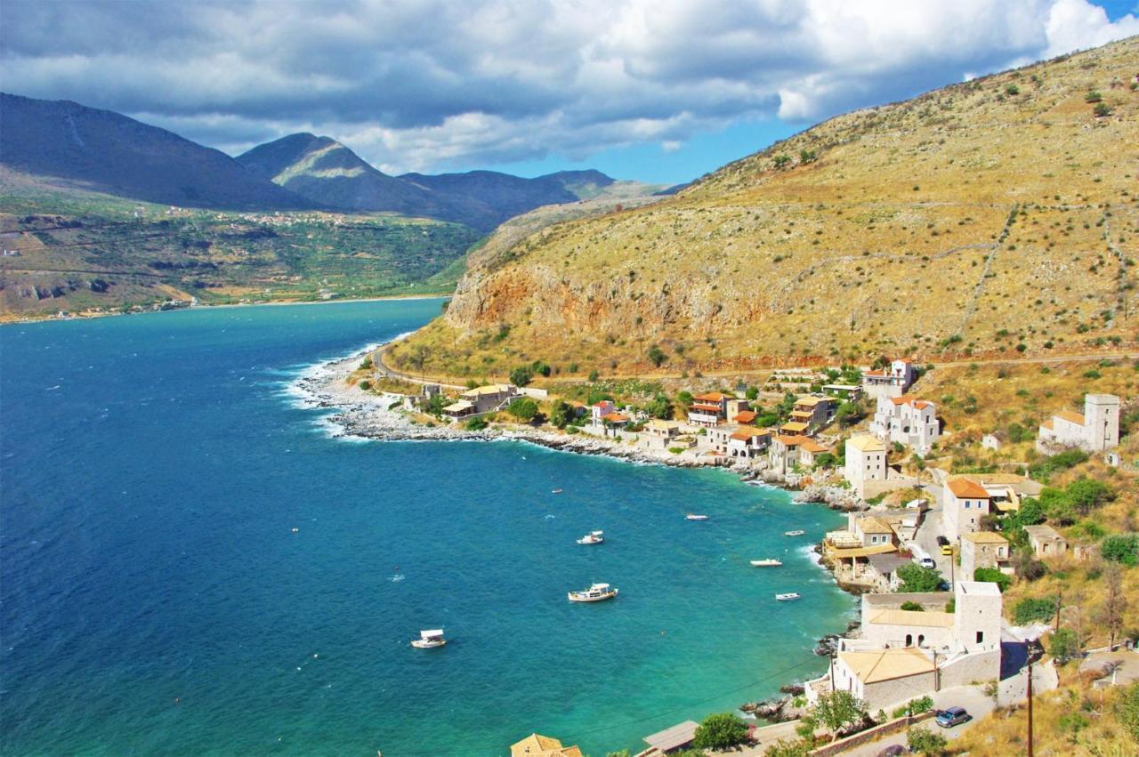 Toxotis Pyrgos Dirou