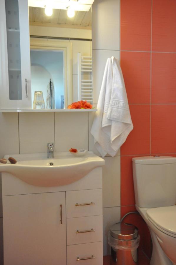 Artemis Hotel *