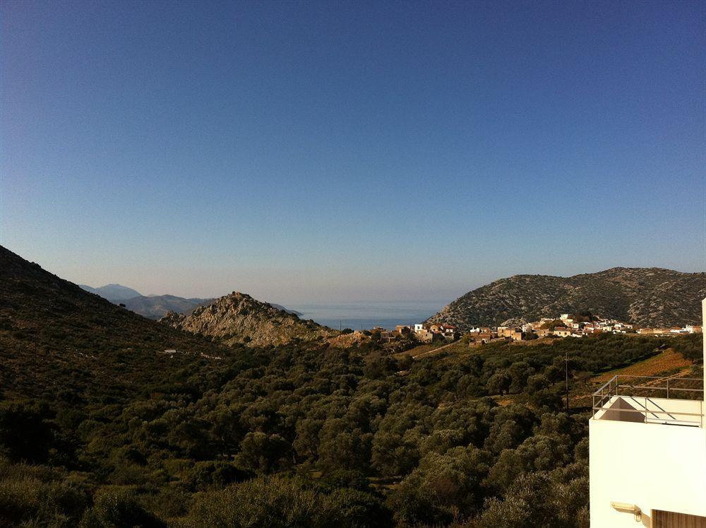 - Mourtzanakis Hotel