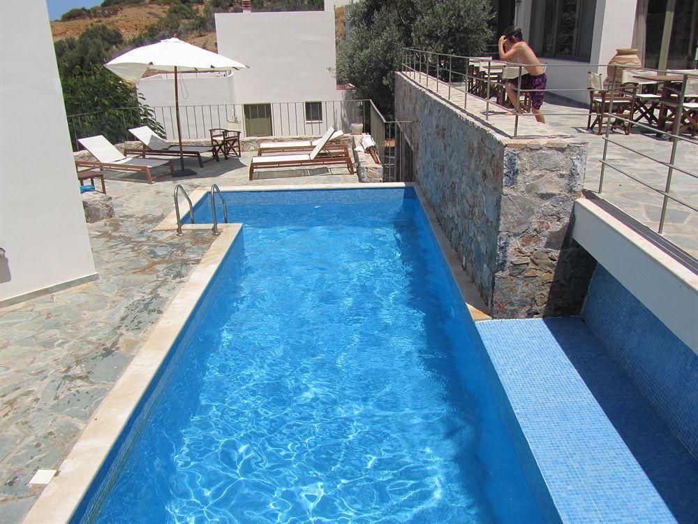 - Mourtzanakis Hotel Achlada