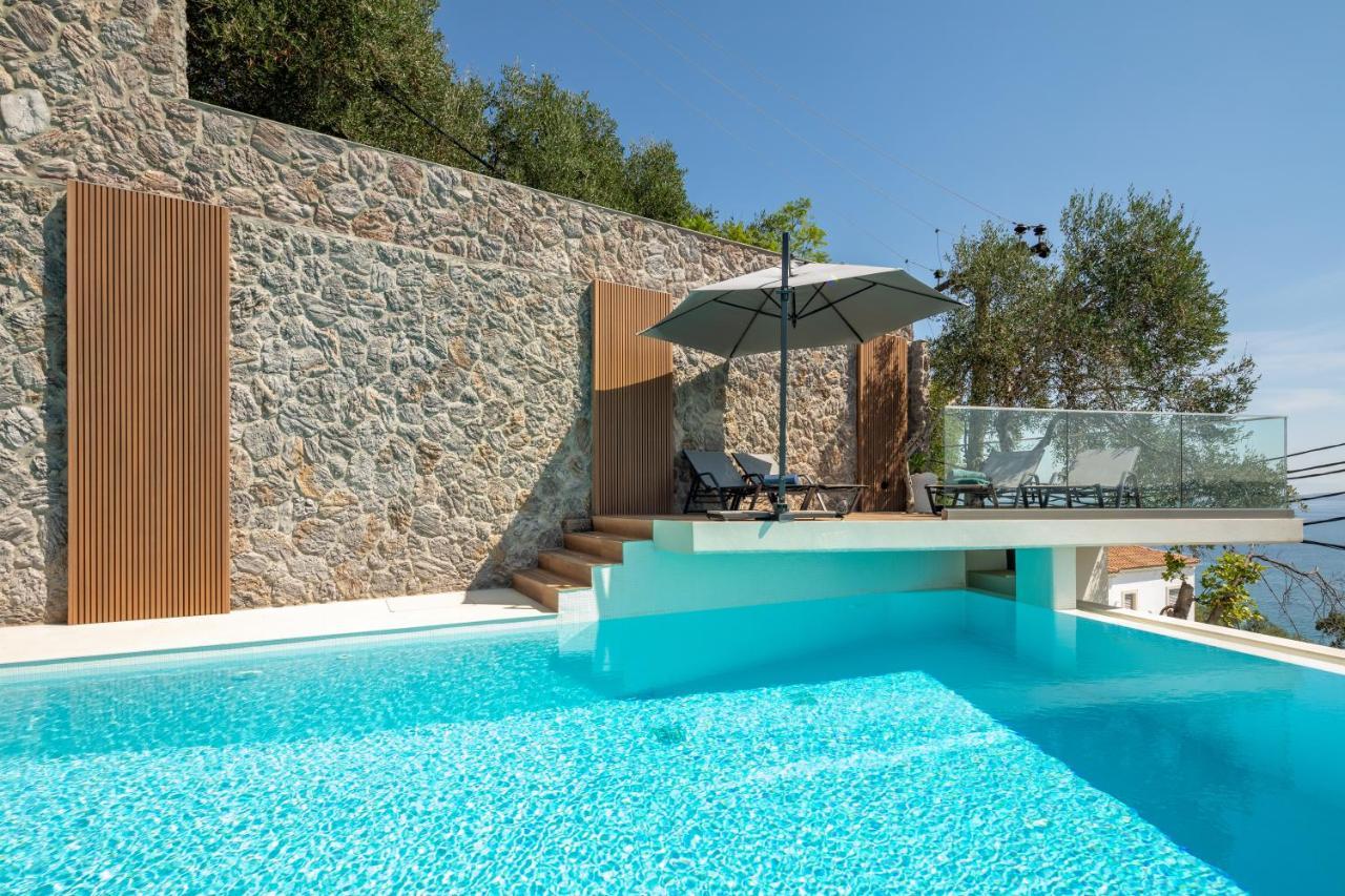 Driftwood Luxury Villa *
