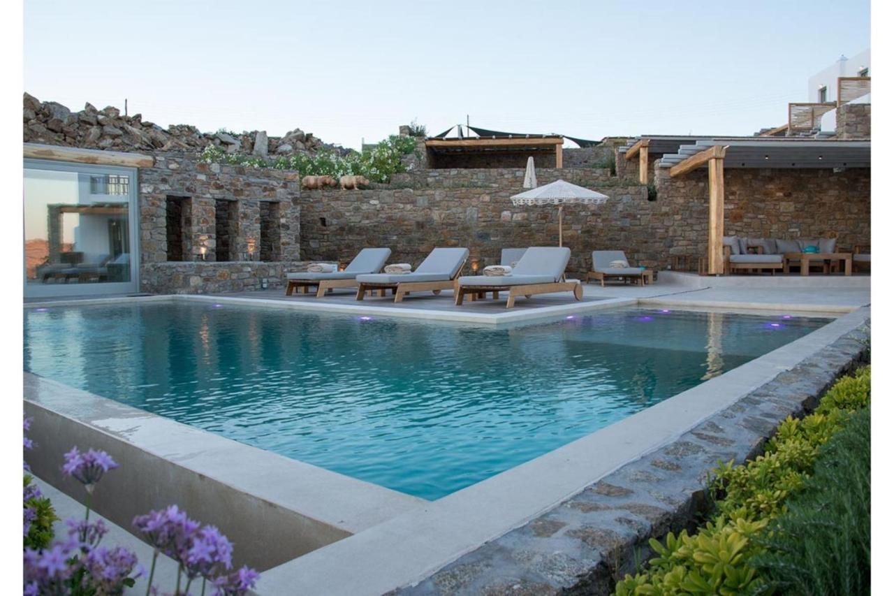 La Isla Bonita: Luxury Mykonos Retreat With Sea Views