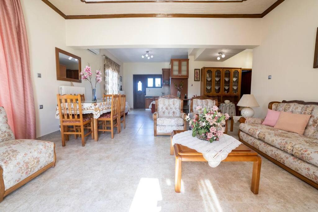 Roula's Cosy Apartment