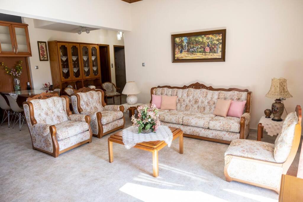 Roula's Cosy Apartment