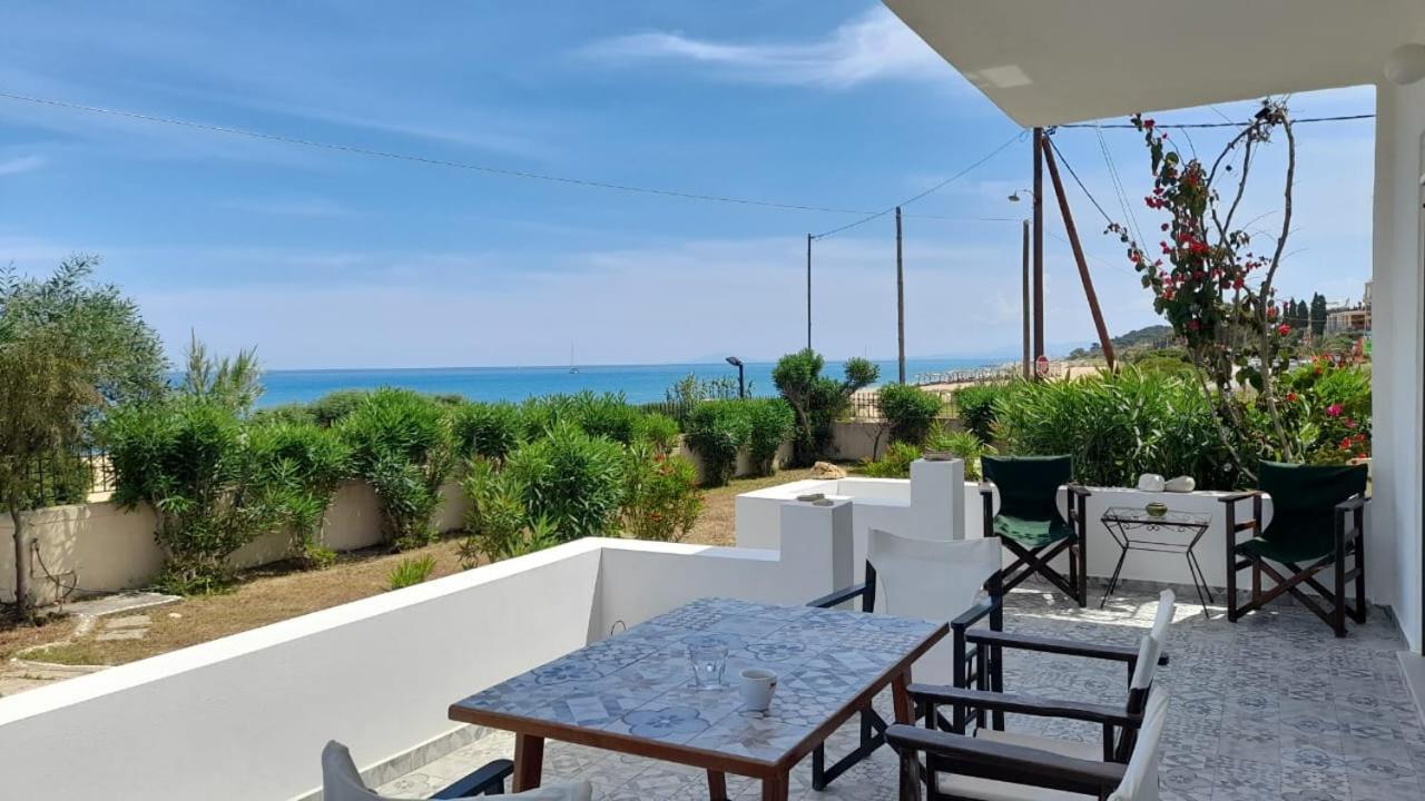 Holiday home Beachfront Oleanders House In Skala *