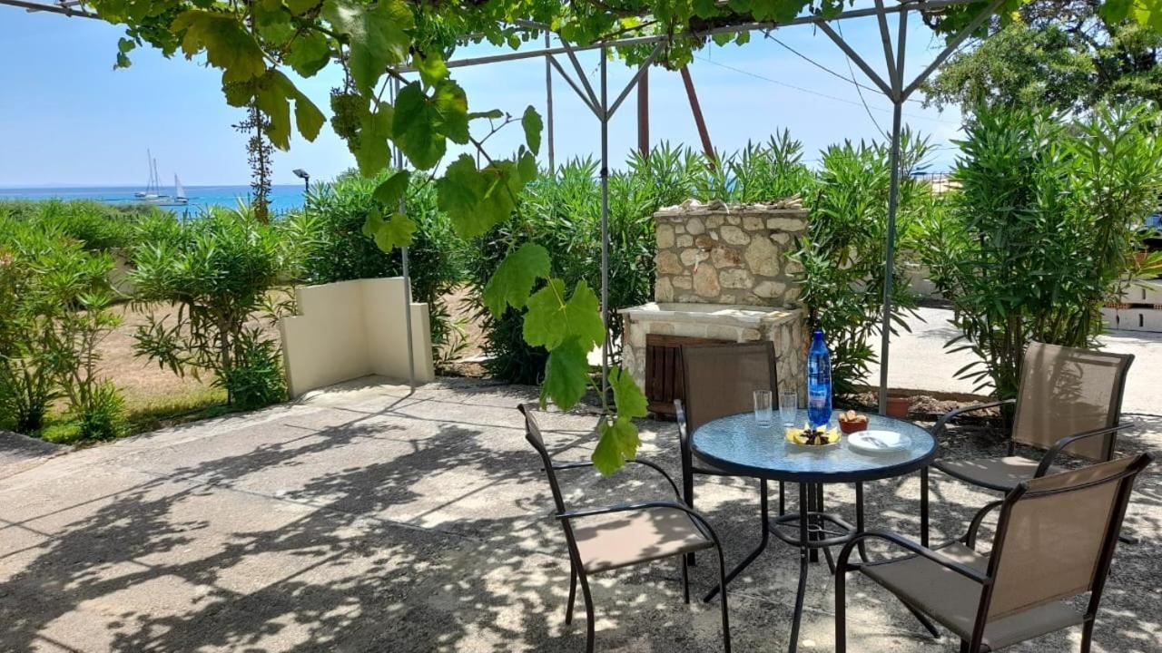 Beachfront Oleanders House In Skala Holiday home Skala (Kefalonia)