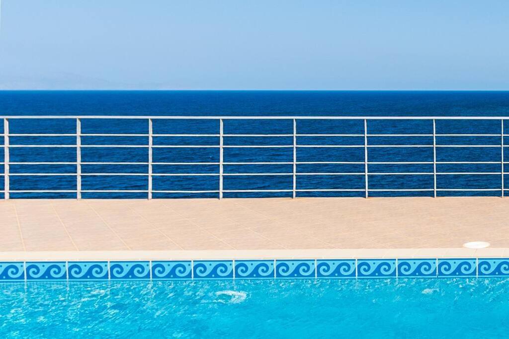 Seascape Apartment *
