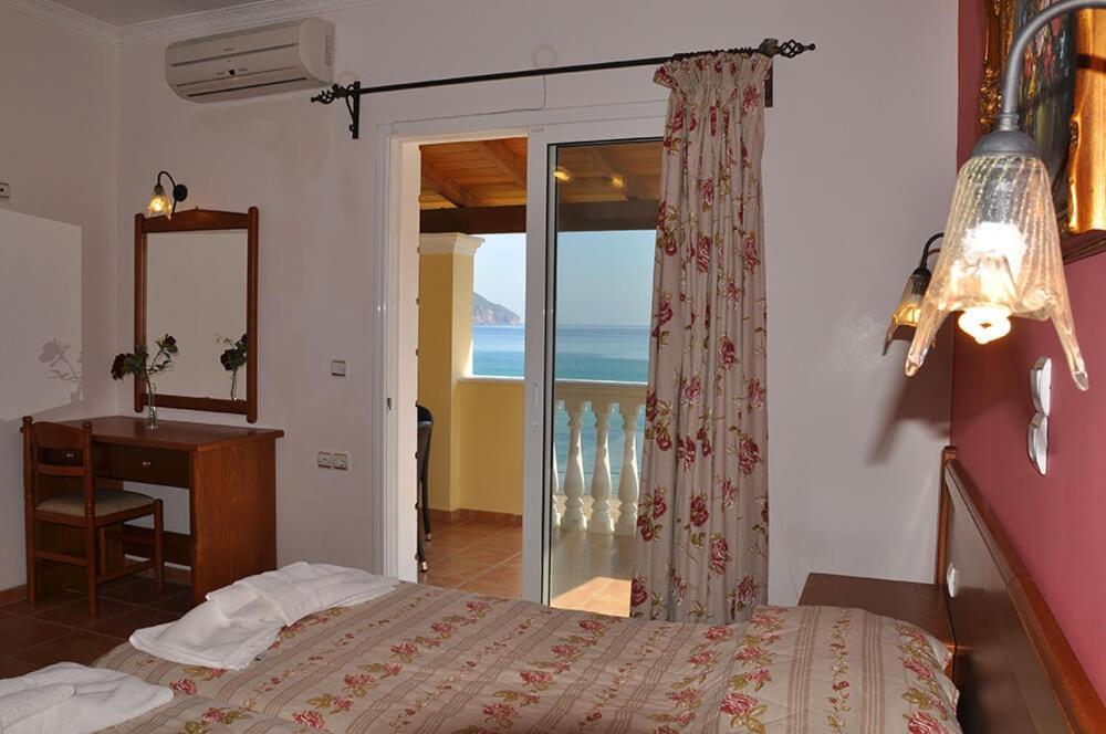 San George Cove * Afionas