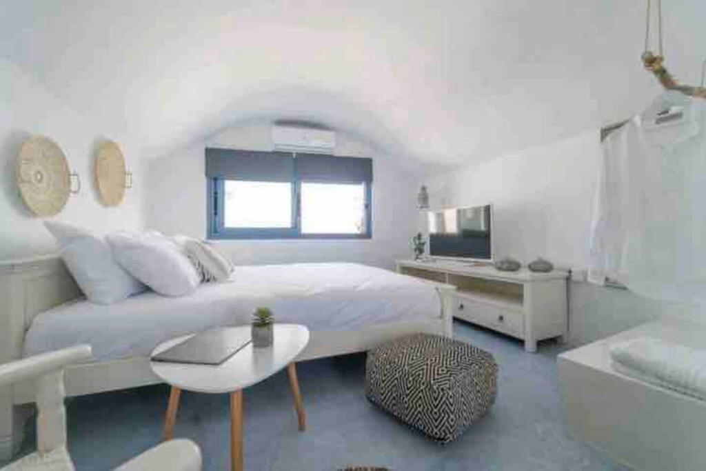 Jaccuzzi Romantic In Firostefani,sea View! Apartment Fira (Santorini)