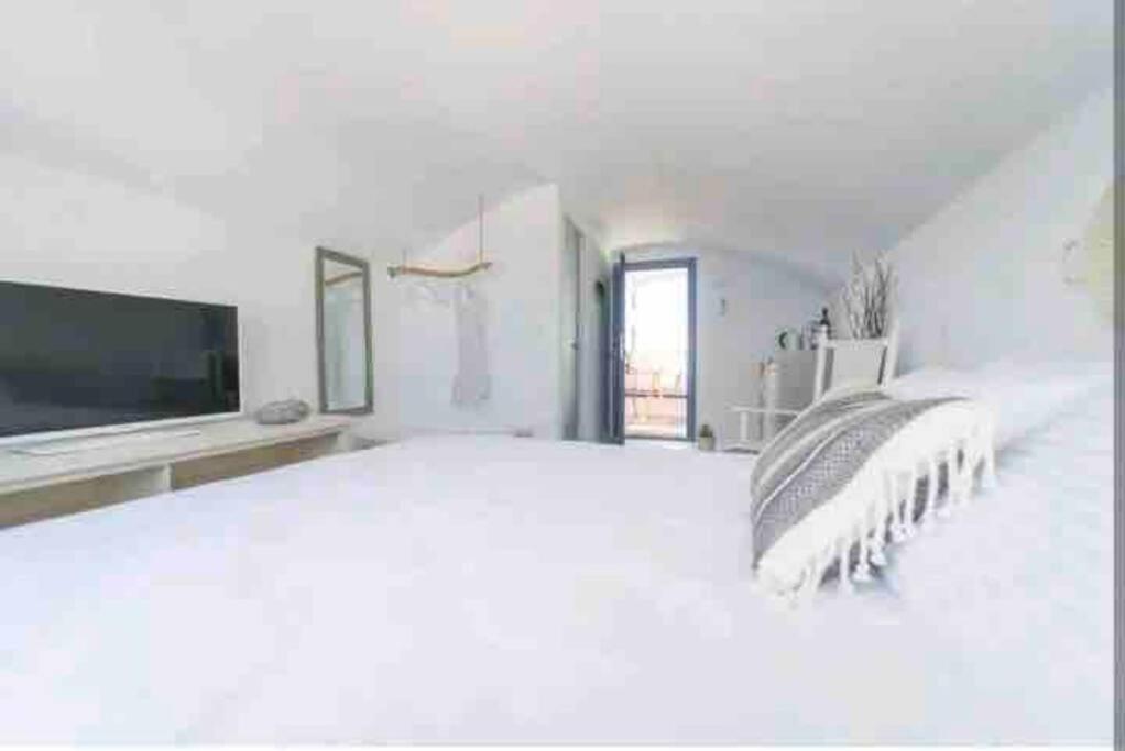 Jaccuzzi Romantic In Firostefani,sea View! Apartment